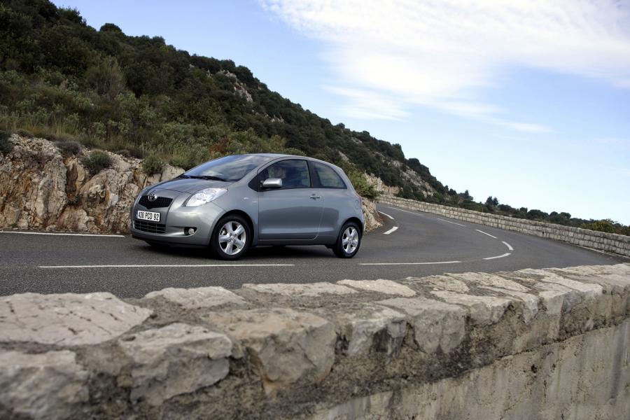  Toyota Yaris 2005 года  (фото 52 из 165)